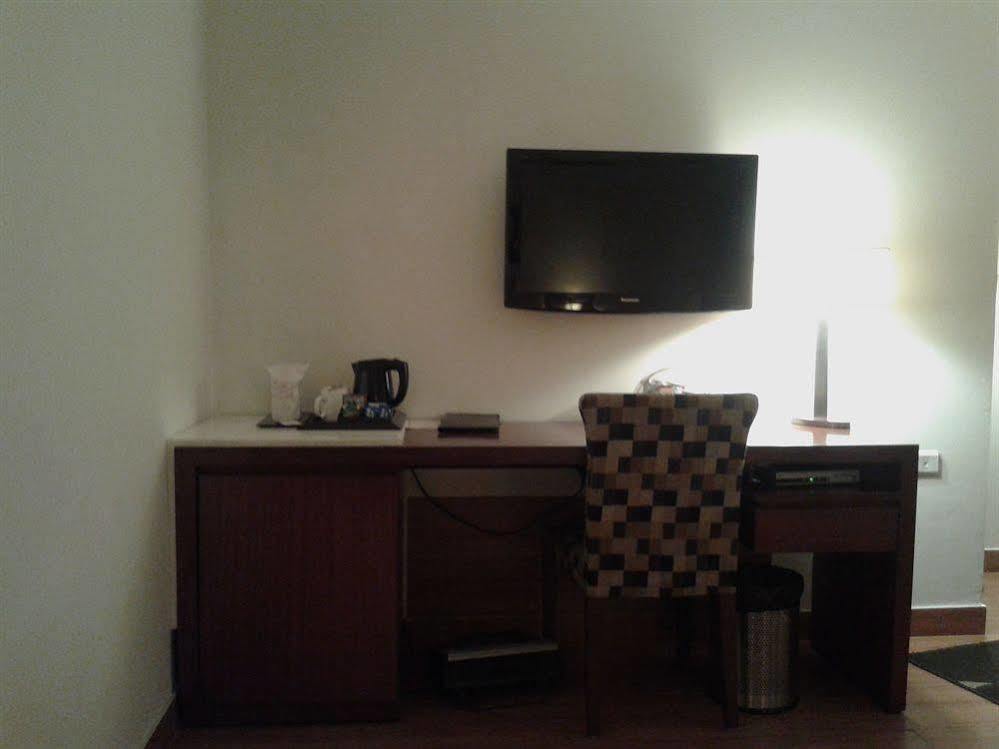 Ahuja Residency Sunder Nagar Hotel New Delhi Exterior photo